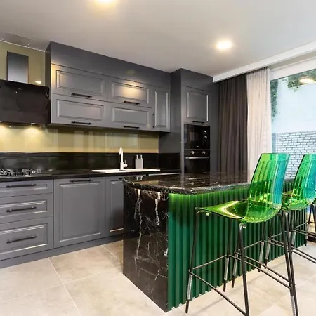 Denize 200m Sehir Merkezi Bahce Apartment Antalya