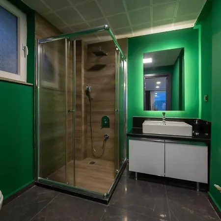 Denize 200m Sehir Merkezi Bahce Apartment Antalya